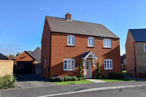 4 bedroom detached house for sale, Aintree Avenue, Towcester, NN12