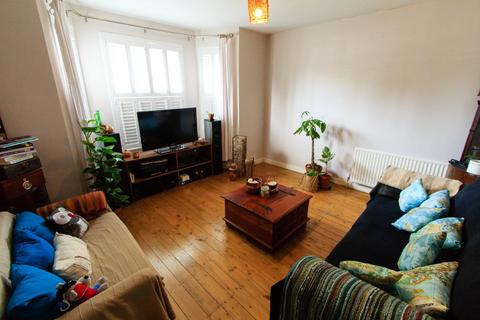 2 bedroom flat for sale, Kings Avenue, Clapham