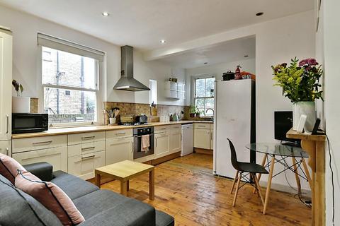 2 bedroom flat for sale, Kings Avenue, Clapham