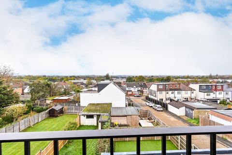 6 bedroom end of terrace house to rent, Leafield Road, Sutton, SM1