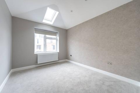 3 bedroom flat to rent, Prout Grove, Neasden, London, NW10