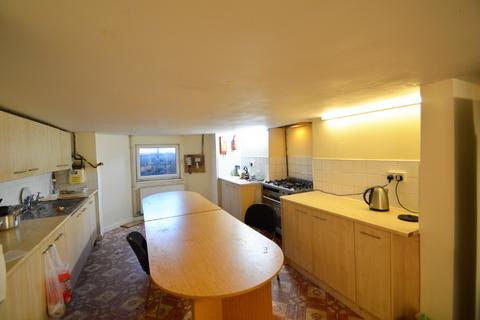 8 bedroom flat to rent, Upper Lloyd Street, Manchester M14