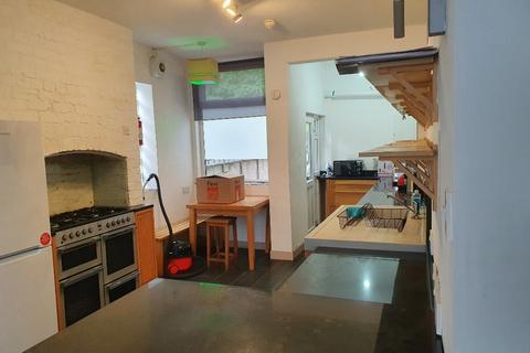 8 bedroom semi-detached house to rent, Upper Lloyd Street, Manchester M14