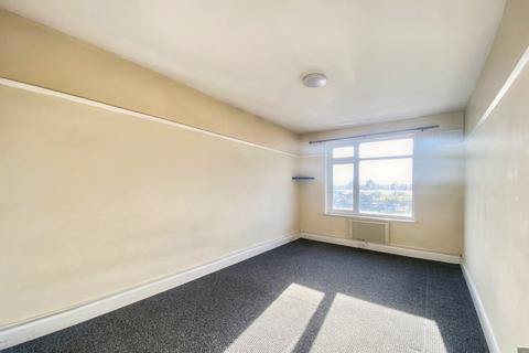 2 bedroom flat to rent, A Denham Parade, Oxford Road, Uxbridge, Greater London