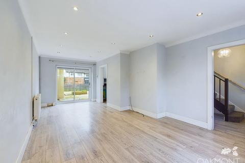 4 Plashet Gardens, Brentwood, CM13 2BS