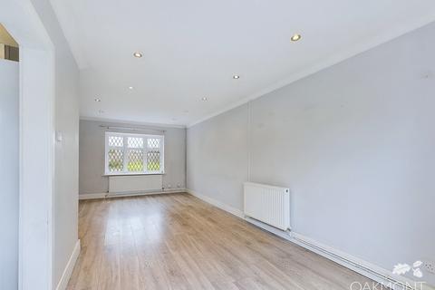 4 Plashet Gardens, Brentwood, CM13 2BS