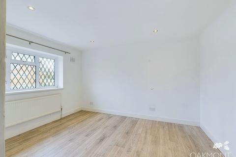4 Plashet Gardens, Brentwood, CM13 2BS