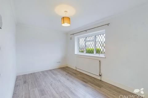 4 Plashet Gardens, Brentwood, CM13 2BS