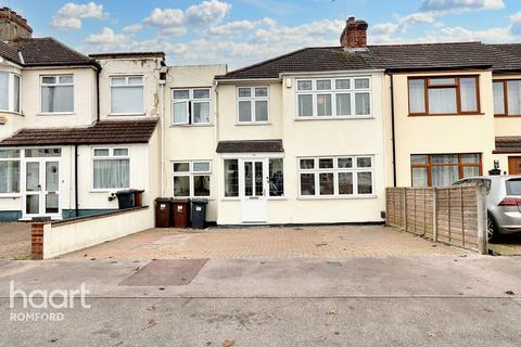 5 bedroom end of terrace house for sale, Gorseway, Romford, RM7 0SA