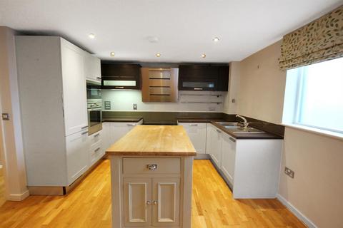 2 bedroom flat to rent, West Street, Brighton