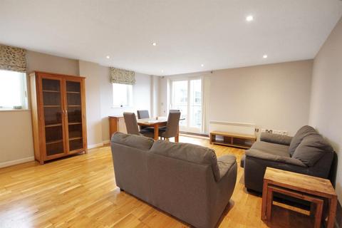 2 bedroom flat to rent, West Street, Brighton