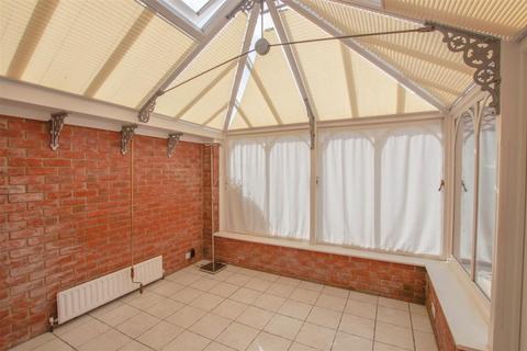 2 bedroom terraced house to rent, Bishopsgate Walk, Chichester