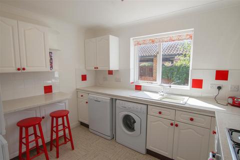 2 bedroom terraced house to rent, Bishopsgate Walk, Chichester