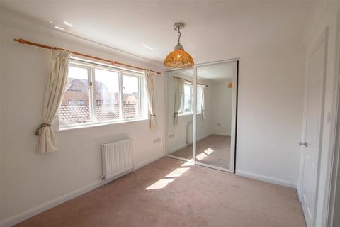 2 bedroom terraced house to rent, Bishopsgate Walk, Chichester