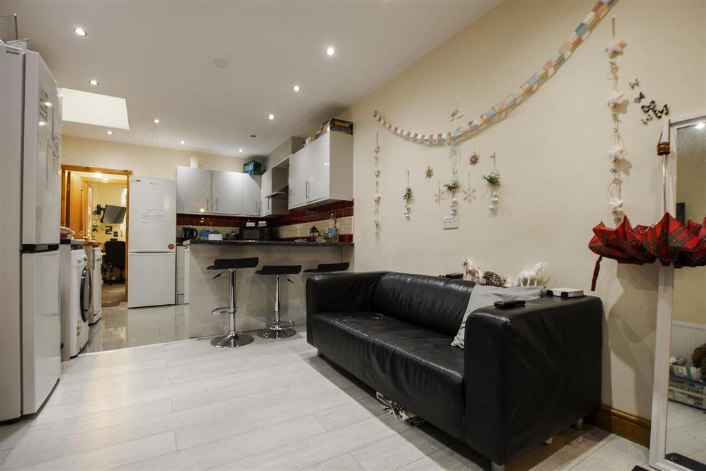 Open Plan Kitchen/ L