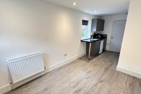 Studio to rent, Rucklidge Avenue, Willesden Junction NW10