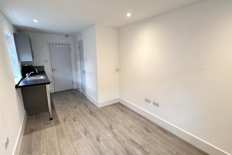 Studio to rent, Rucklidge Avenue, Willesden Junction NW10