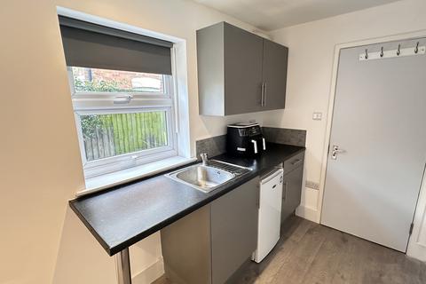 Studio to rent, Rucklidge Avenue, Willesden Junction NW10