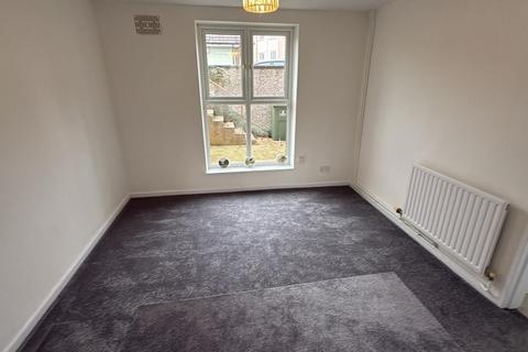 3 bedroom end of terrace house to rent, Hornchurch Road, Plymouth PL5