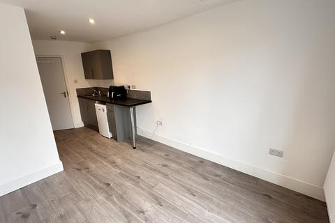 Studio to rent, Rucklidge Avenue, Willesden Junction NW10