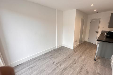 Studio to rent, Rucklidge Avenue, Willesden Junction NW10