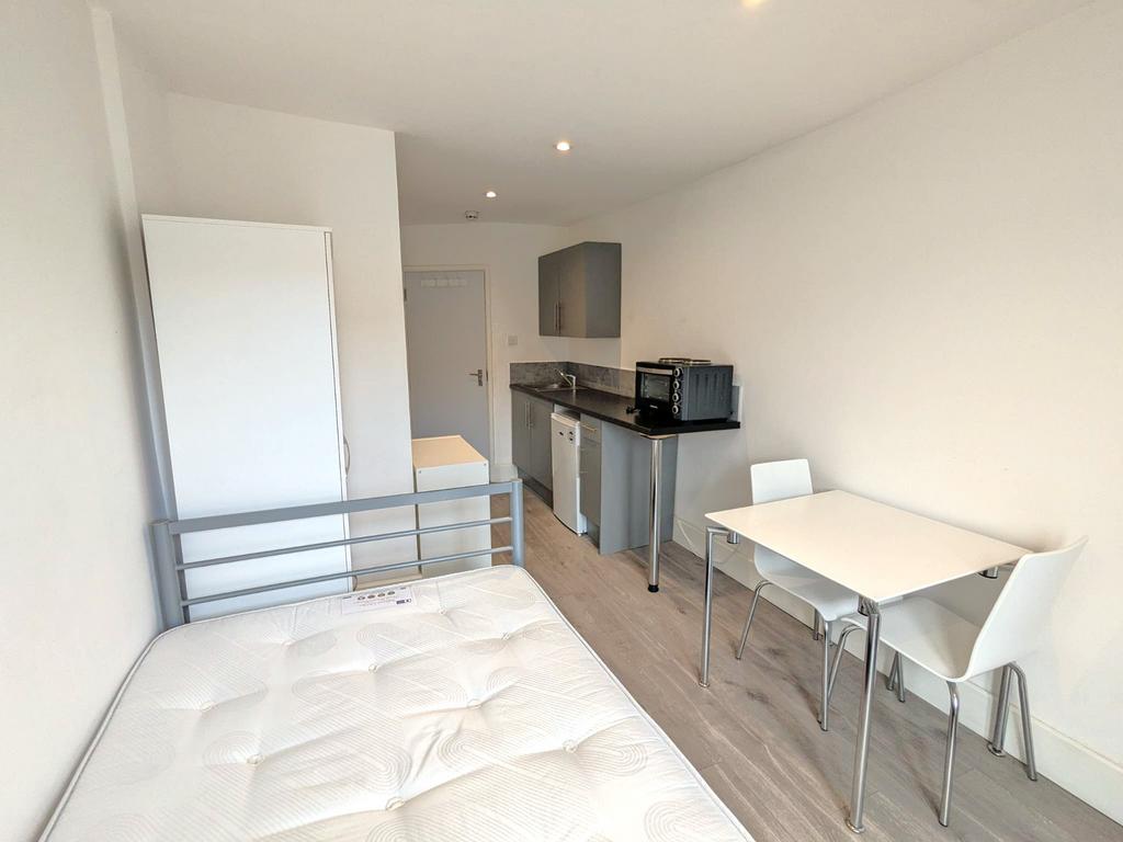Apartment in London, Willesden Green, Harlesden - View 3