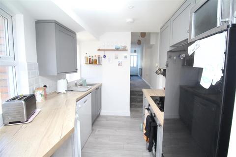 4 bedroom end of terrace house to rent, Morrison Road, Folkestone CT20