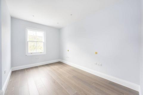 3 bedroom flat to rent, Goldhawk Road, Shepherd's Bush, London, W12