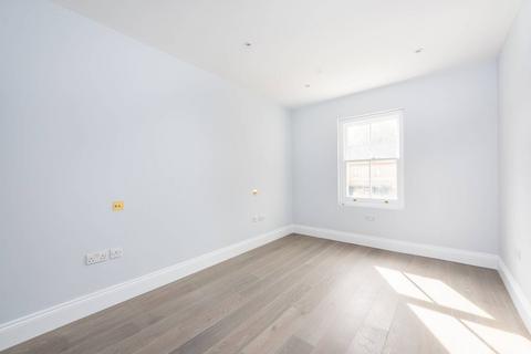 3 bedroom flat to rent, Goldhawk Road, Shepherd's Bush, London, W12