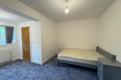 2 bedroom flat to rent, Priory Road, High Wycombe