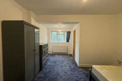 2 bedroom flat to rent, Priory Road, High Wycombe