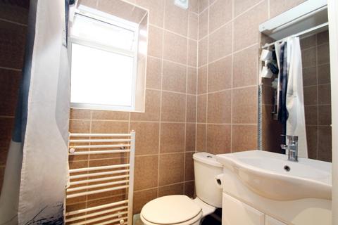 2 bedroom end of terrace house for sale, Peartree Avenue, West Drayton