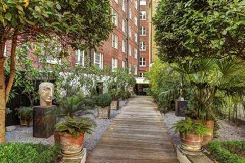 Studio to rent, 39 HILL STREET, London, W1J