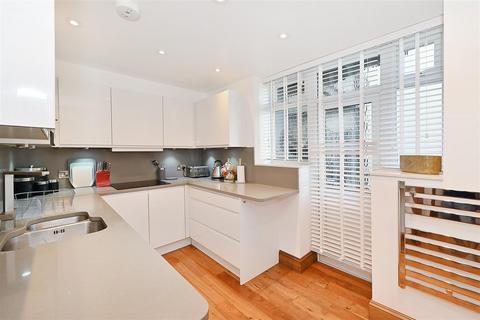 3 bedroom flat to rent, Barrie House, Lancaster Gate, Bayswater, London W2