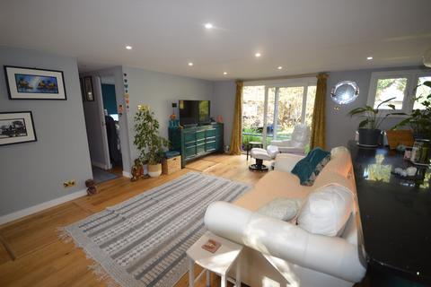 2 bedroom property for sale, Taggs Island, Hampton