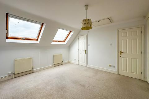 4 bedroom semi-detached house to rent, Mariners Way, Cambridge CB4