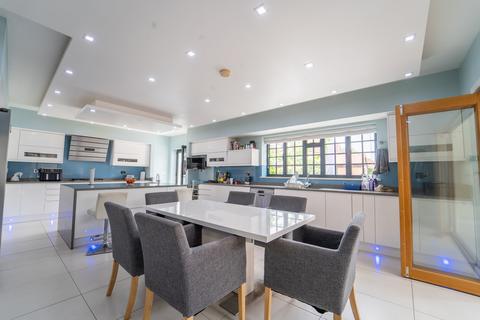 6 bedroom semi-detached house for sale, Tentelow Lane, Southall