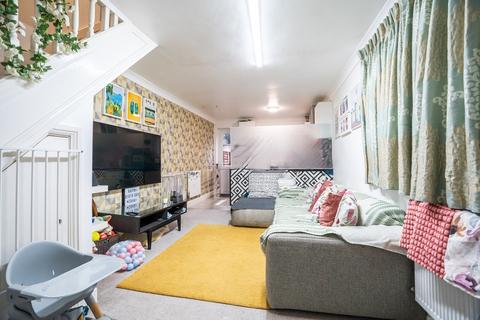 3 bedroom end of terrace house for sale, Boundary Close, Norwood Green