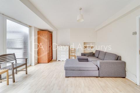 3 bedroom ground floor flat to rent, Baxter Road, Islington, London