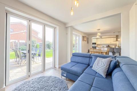 6 Welney Gardens, Pendeford, Wolverhampton, WV9 5RY