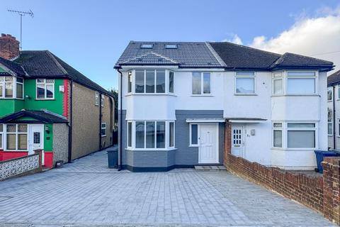 4 bedroom semi-detached house to rent, Marlborough Avenue, Edgware