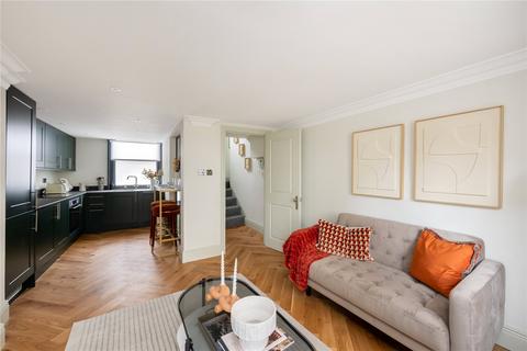 2 bedroom maisonette to rent, Avery Row, LONDON, D T, W1K