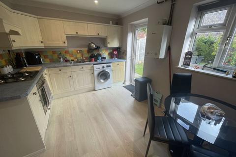 2 bedroom terraced house to rent, Derwent Close, Bordon