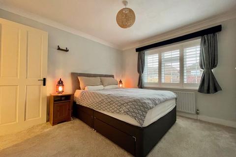 48 Common Road, Claygate, Esher, KT10 0HJ