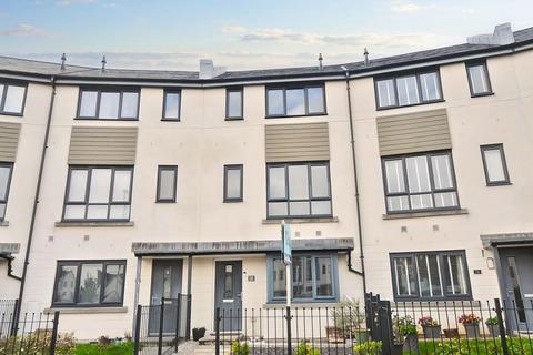 4 bedroom terraced house for sale, Coscombe Circus, Plymouth. A 4 Bedroom Spacious Town House in Saltram Meadows