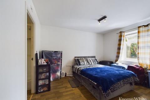 undefined, Spring Gardens Road - 2 Bed 2 Bath - Great Location
