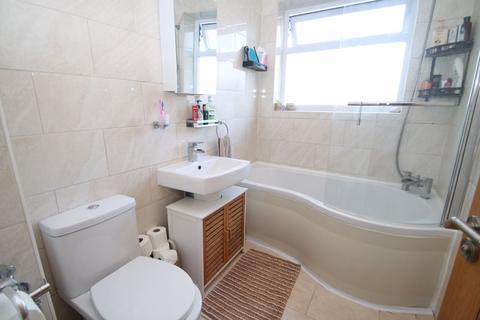 2 bedroom property for sale, Portland Crescent, Greenford