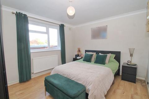 2 bedroom property for sale, Portland Crescent, Greenford