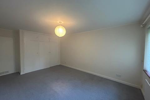 2 bedroom apartment to rent, Marlborough Gardens, Lovelace Road