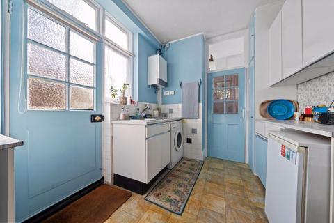 16 Barrow Hedges Way, Carshalton, SM5 3LL